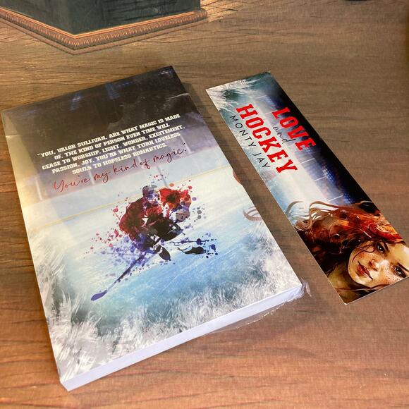 12 Beyond the Pages Box LOVE AND HOCKEY Monty Jay SEALED Special Ed Foiled Cover - Picture 2 of 2